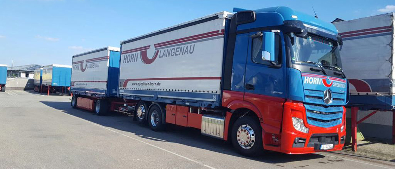 Stehender LKW der Spedition Horn